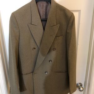A men’s size 36 blazer.